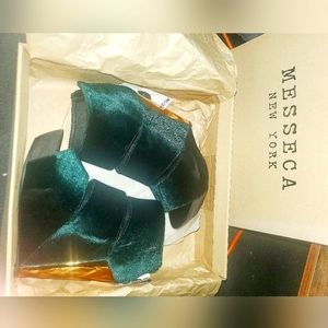 NWT Messeca New York Open Toe Green/Rose Gold Velvet Platform Wedges Size 7.5W